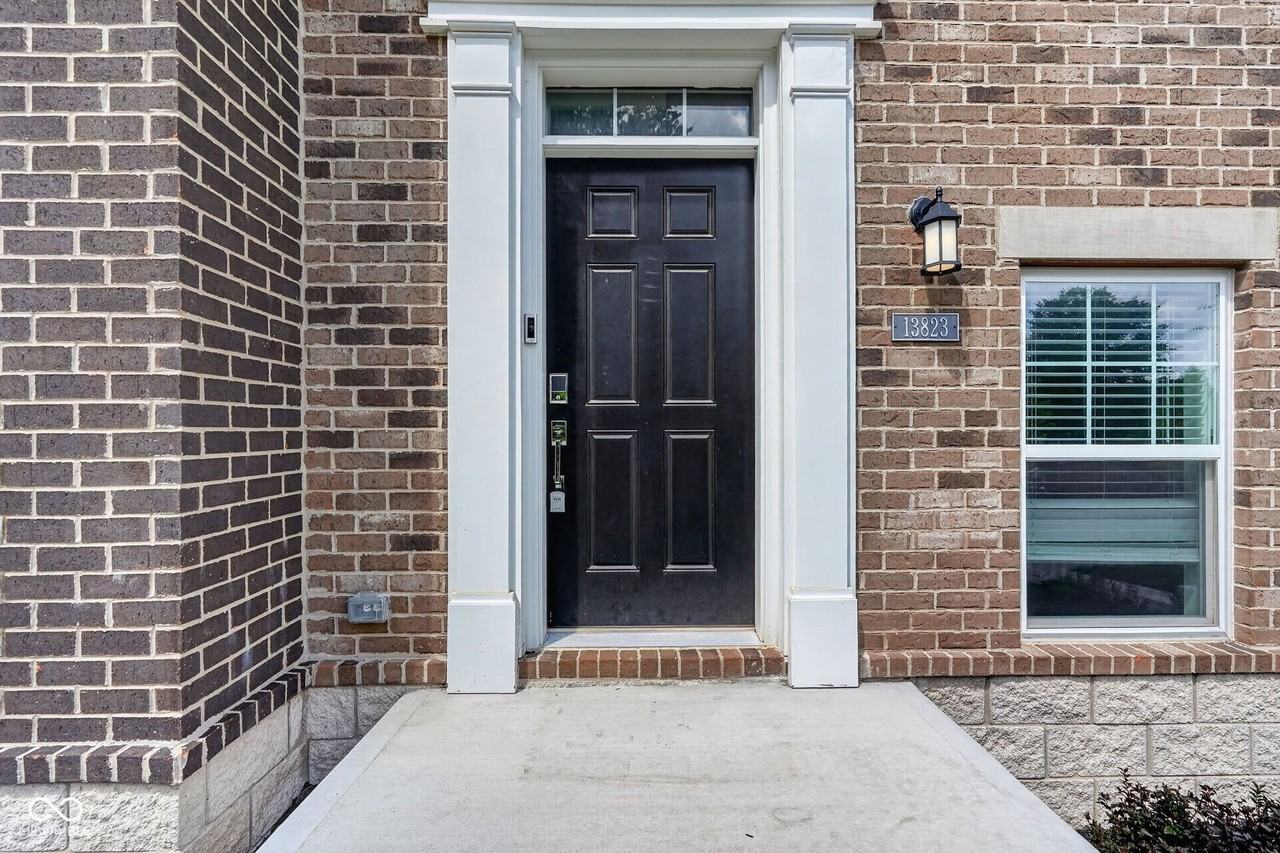 13823 Gatsby Dr - Photo 4 of 43