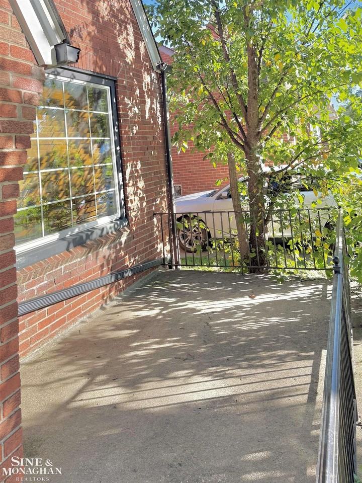 18492 Stansbury St - Photo 2 of 24