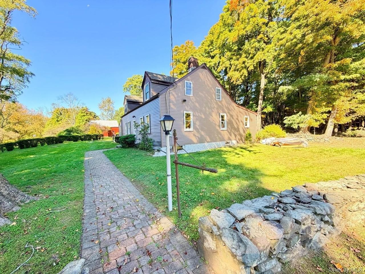 241 White Bridge Rd - Photo 5 of 31