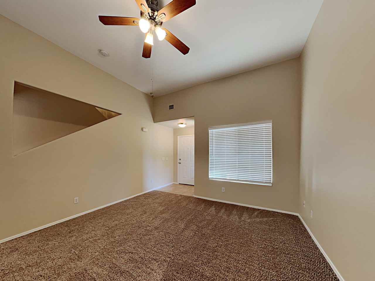 17472 W Watson Ln - Photo 7 of 16
