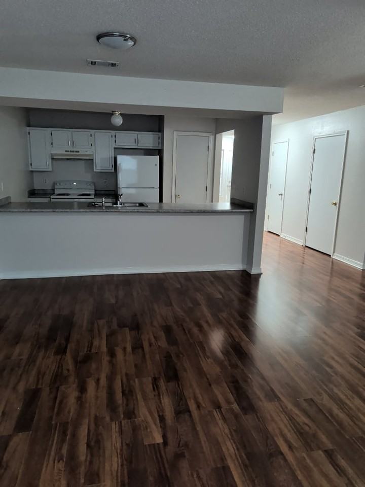 1829 Whispering Oaks Ln - Photo 2 of 7