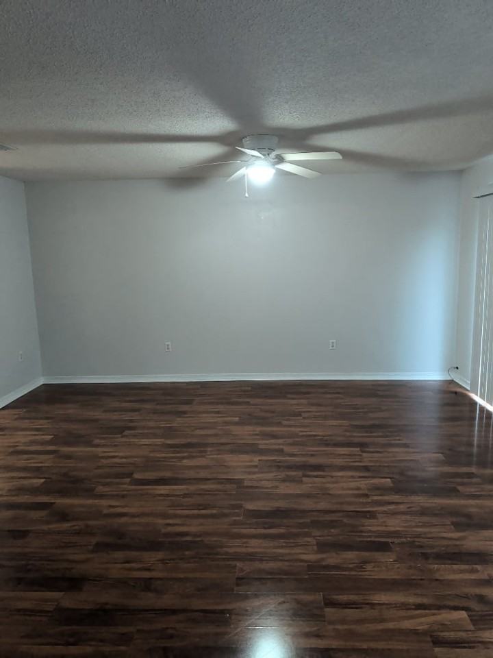 1829 Whispering Oaks Ln - Photo 3 of 7