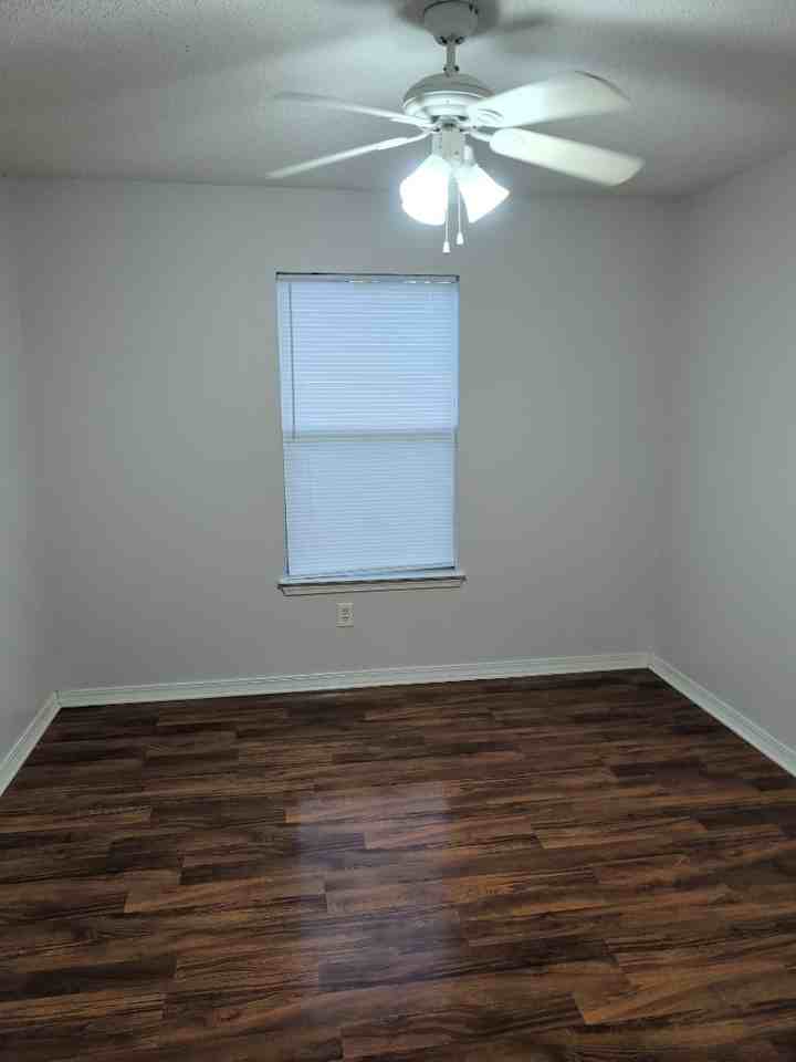 1829 Whispering Oaks Ln - Photo 6 of 7