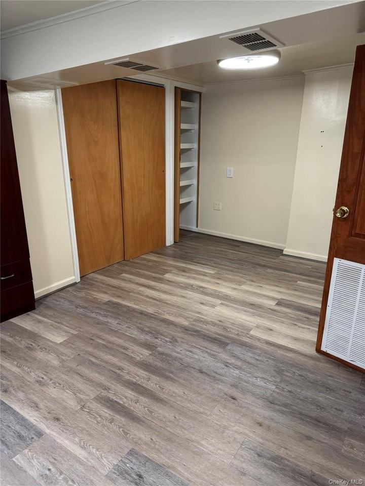29 Sedgwick Ave - Photo 6 of 13