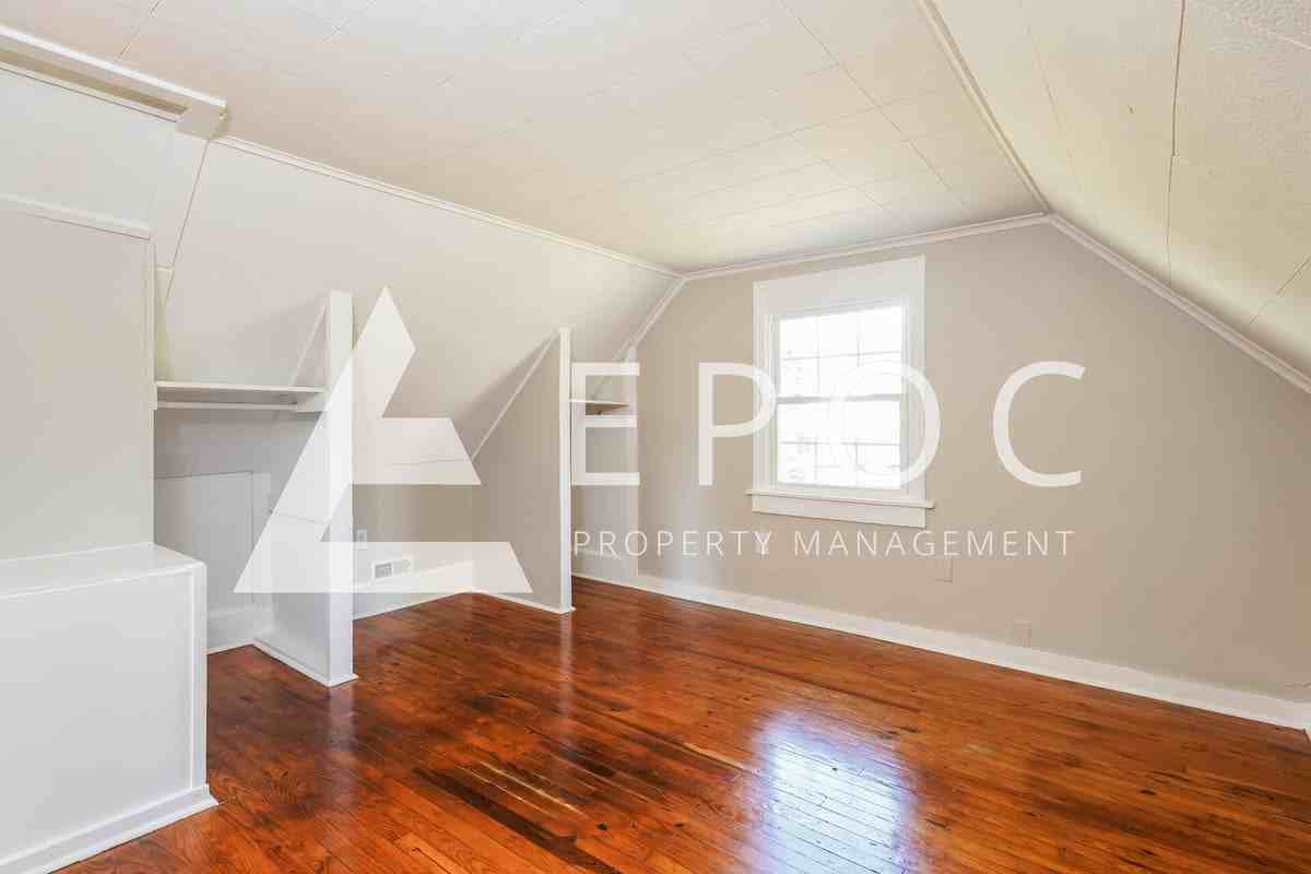 1039 Louise Rd - Photo 5 of 15