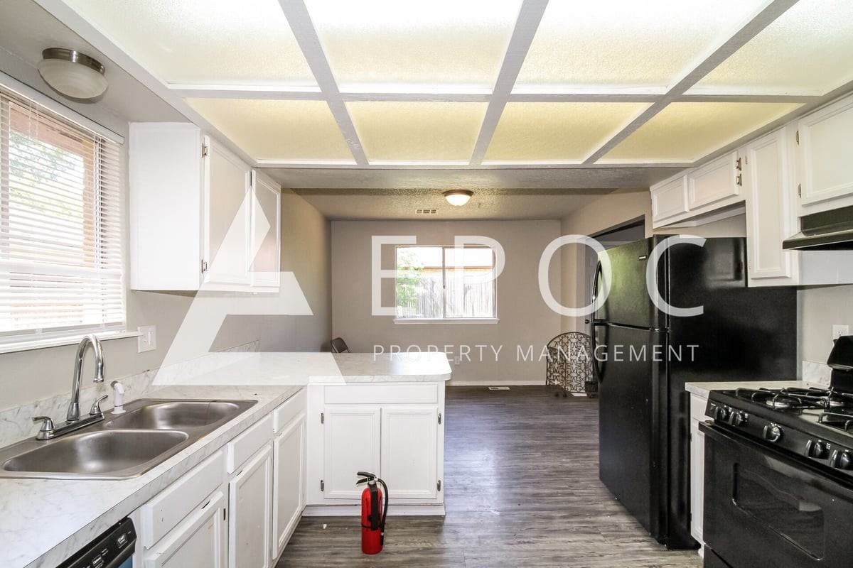 2621 Sw 99th St - Photo 2 of 16