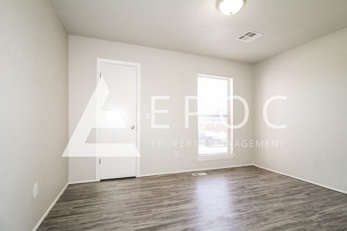 2621 Sw 99th St - Photo 5 of 16