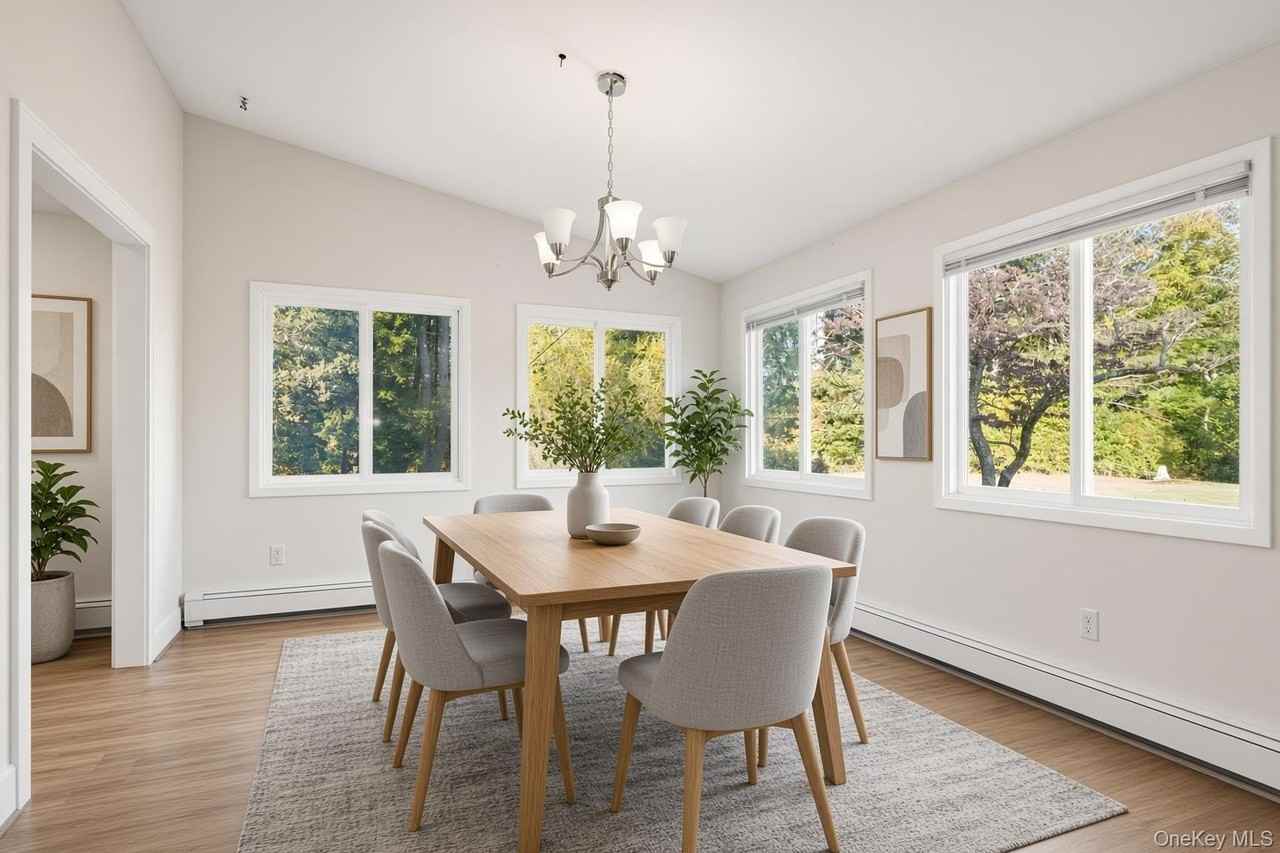68 Plumbrook Rd - Photo 3 of 34