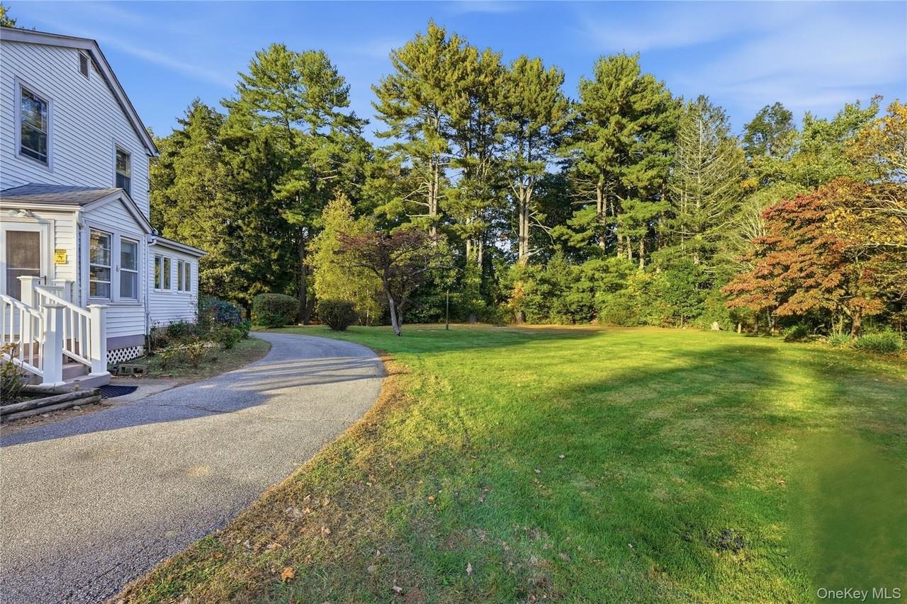 68 Plumbrook Rd - Photo 7 of 34