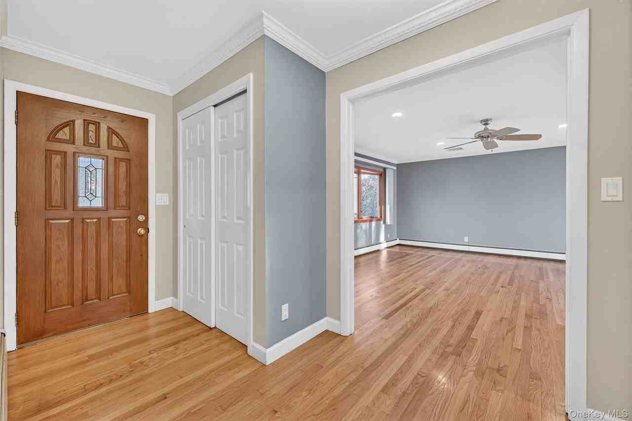 350 Spring St - Photo 4 of 50