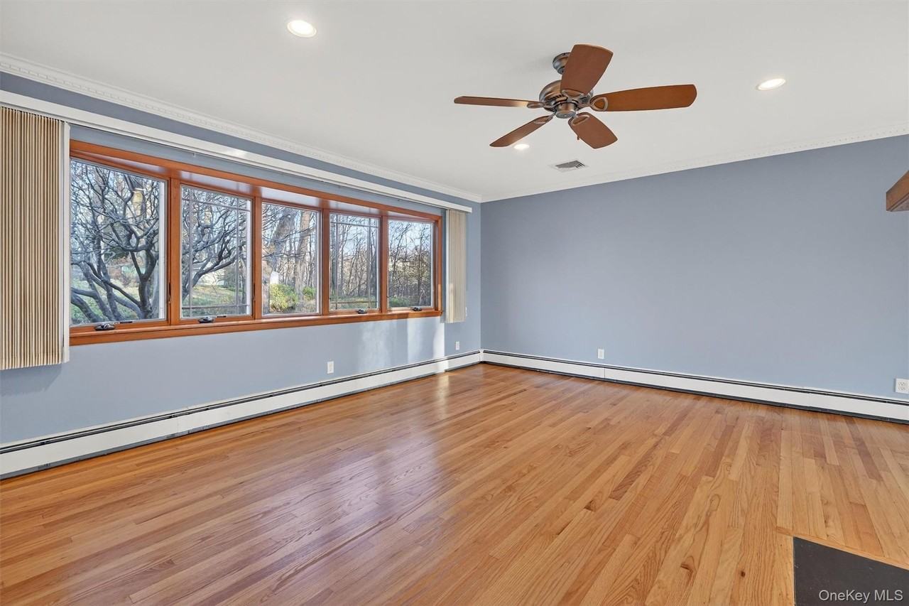 350 Spring St - Photo 7 of 50