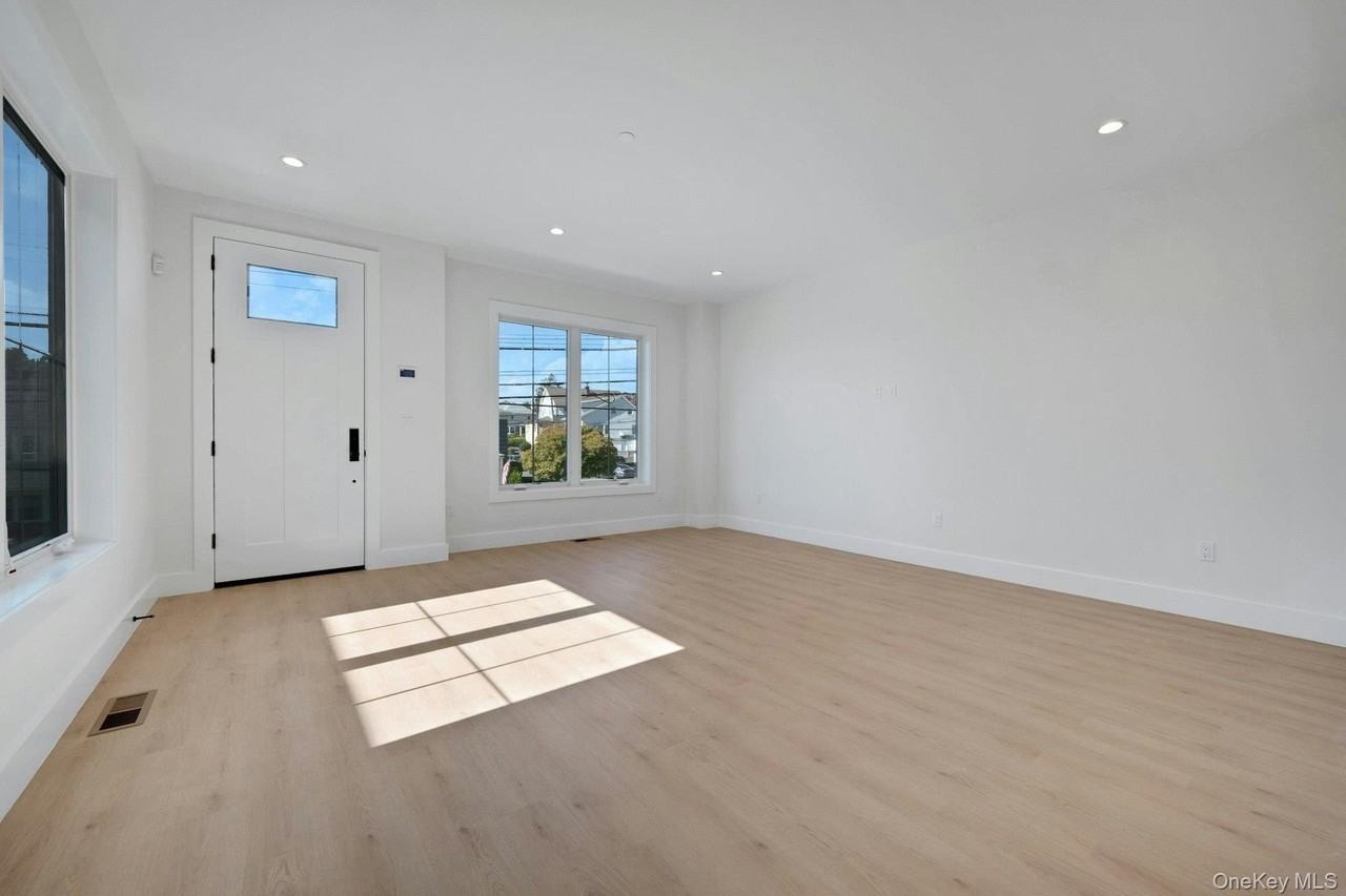 210 Underhill Ave - Photo 4 of 46