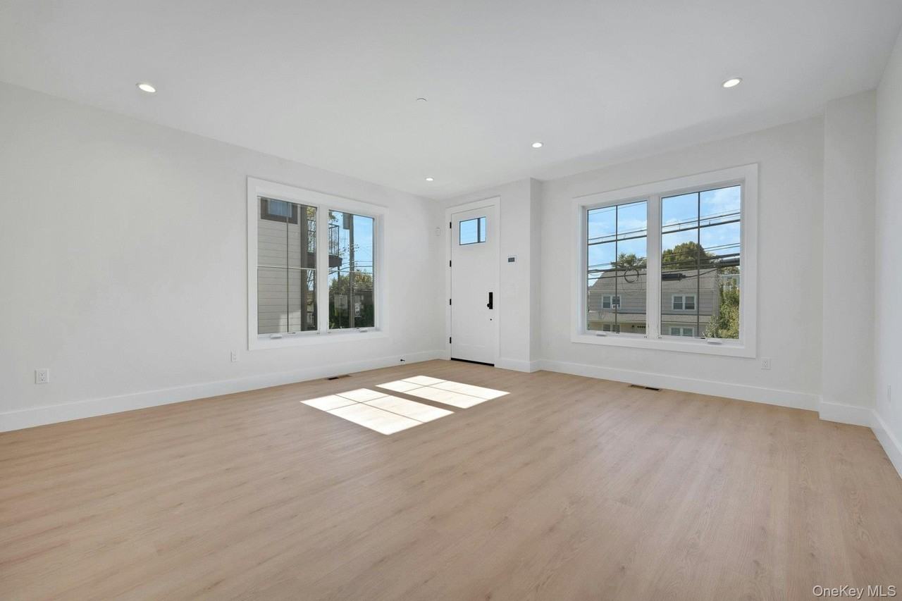 210 Underhill Ave - Photo 5 of 46
