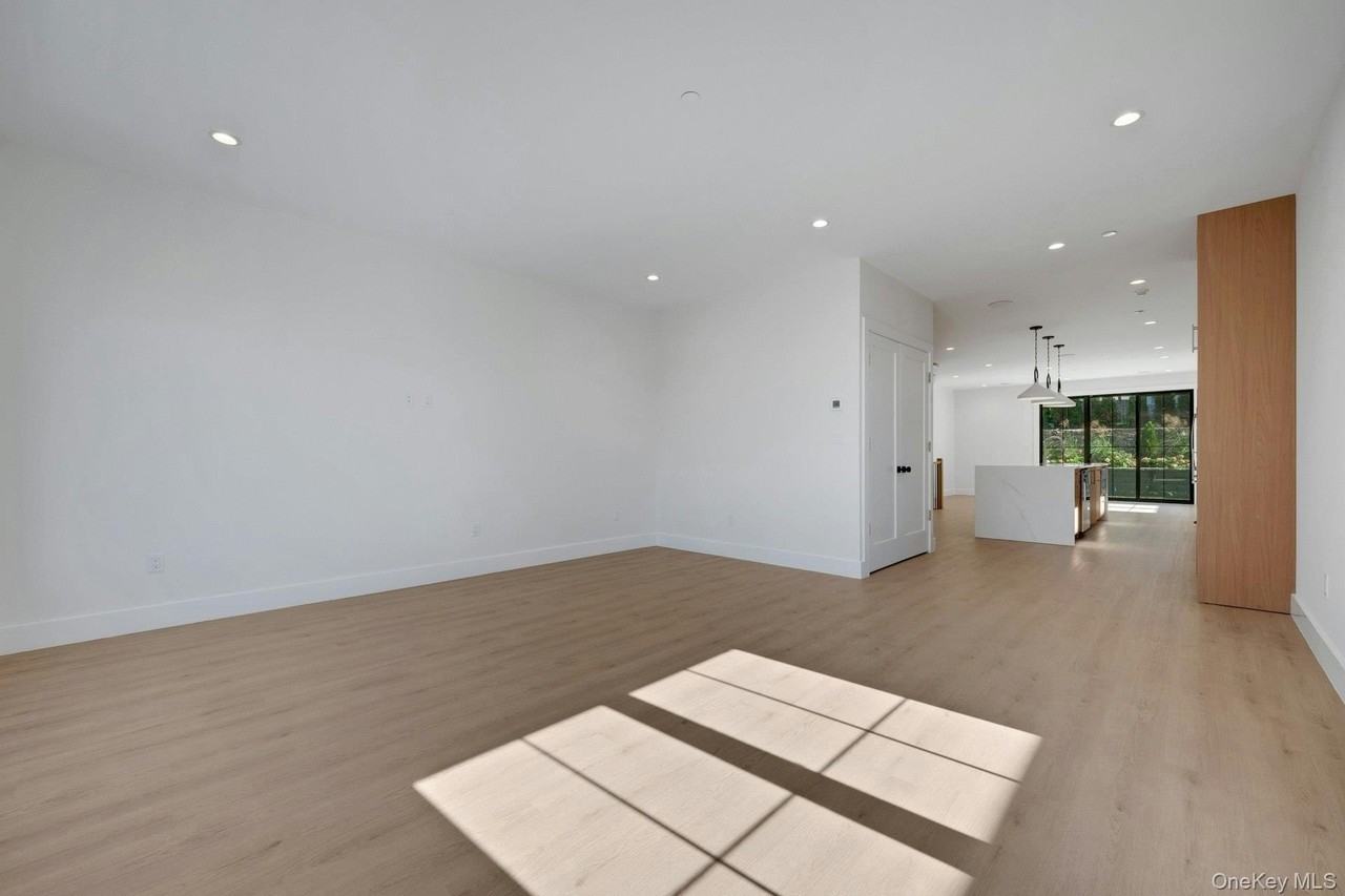 210 Underhill Ave - Photo 6 of 46