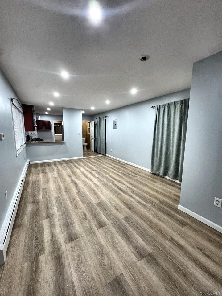 9714 130th St - Photo 2 of 10