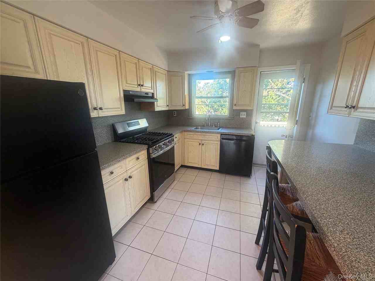 325 Glenbrook Ave #2 - Photo 3 of 10