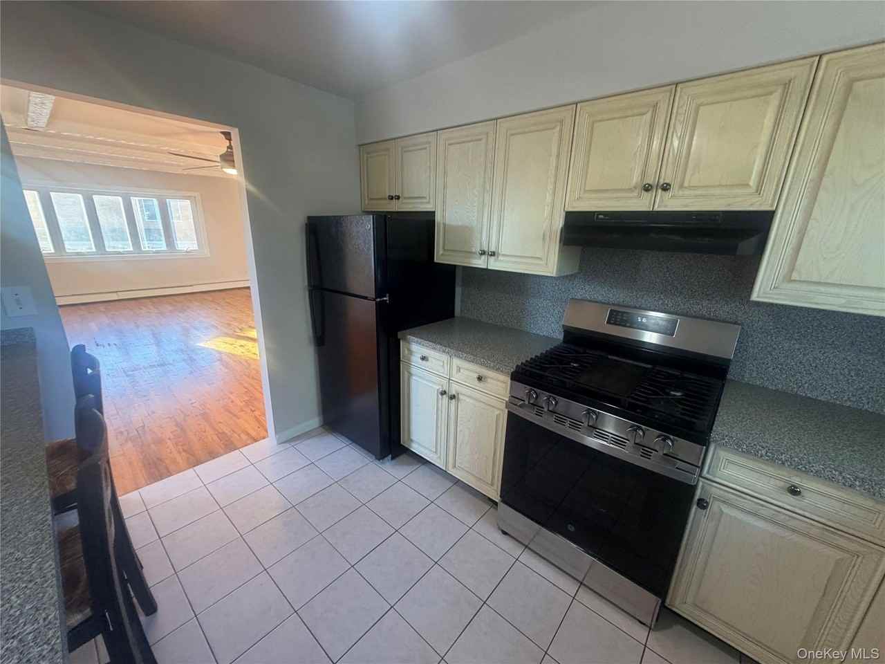 325 Glenbrook Ave #2 - Photo 4 of 10
