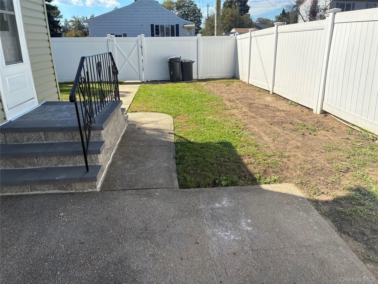 904 11th St - Photo 4 of 22