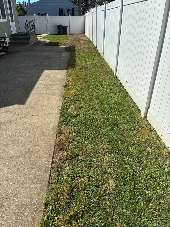 904 11th St - Photo 5 of 22