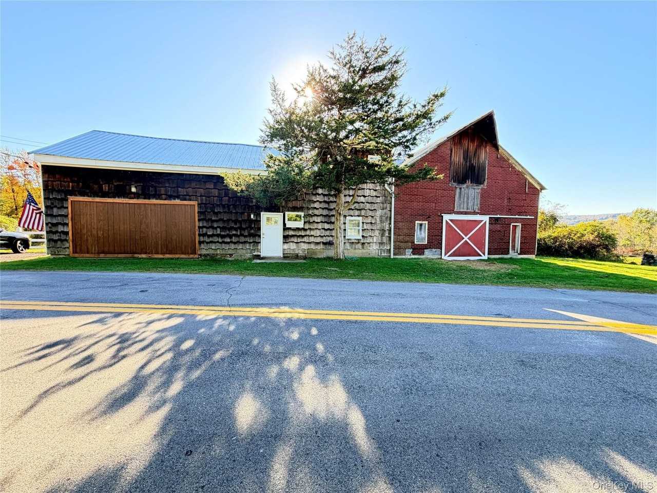 33 Howells Tpke - Photo 4 of 18
