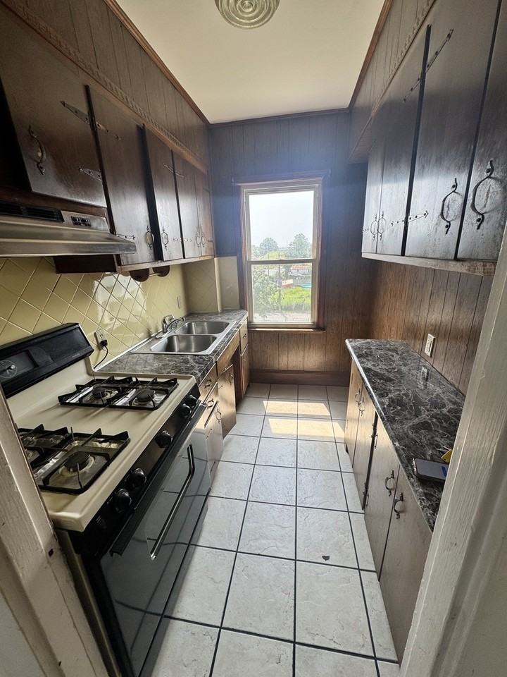 328 Sawyer St #3