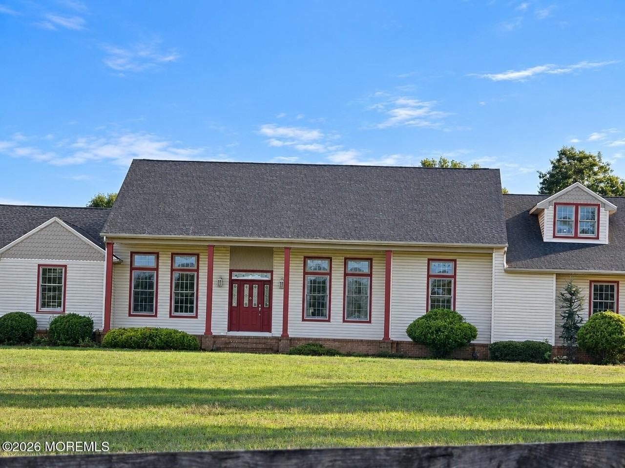 290 N Myrtle St - Photo 2 of 36