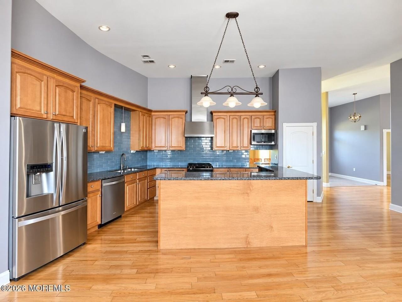 290 N Myrtle St - Photo 7 of 36