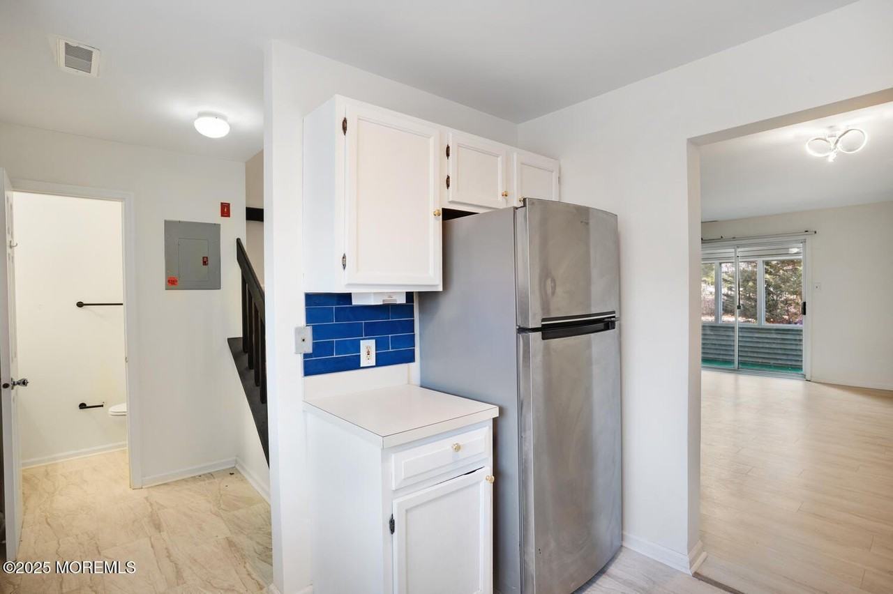 121 Westchester Dr - Photo 5 of 23