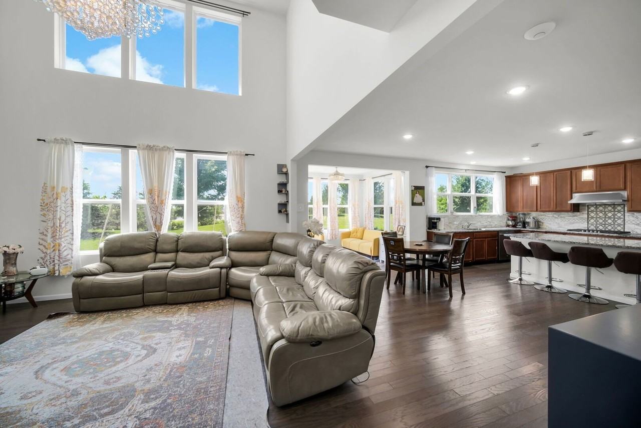 3919 Gold Cup Ln - Photo 5 of 46