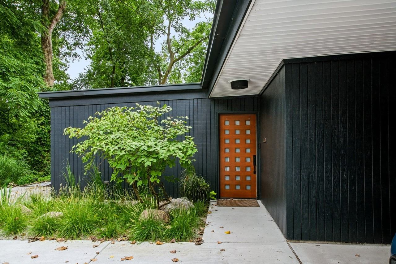 600 Hill St - Photo 4 of 35