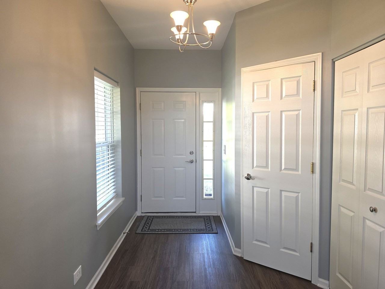 2202 Claremont Ln - Photo 5 of 28