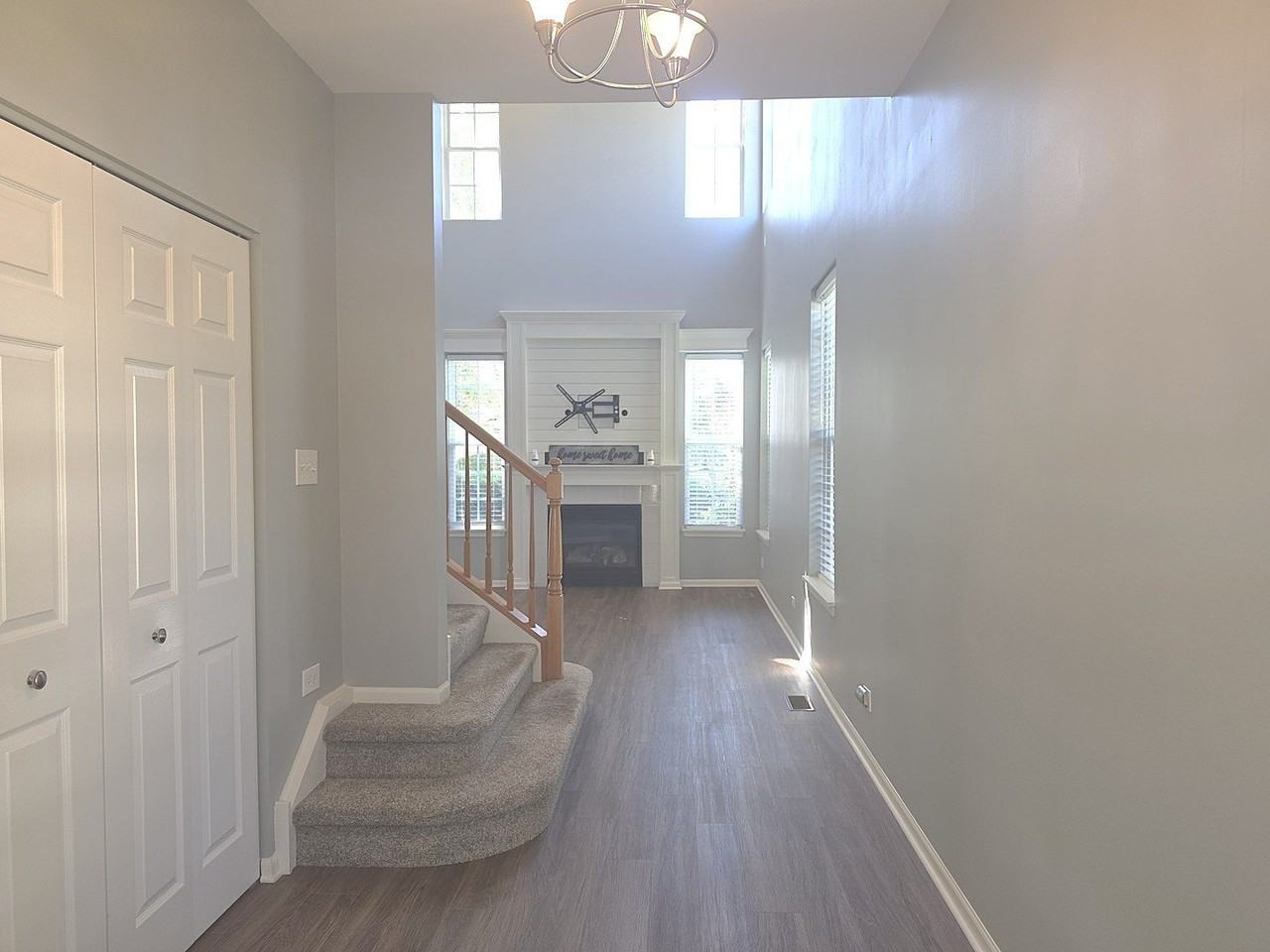 2202 Claremont Ln - Photo 6 of 28