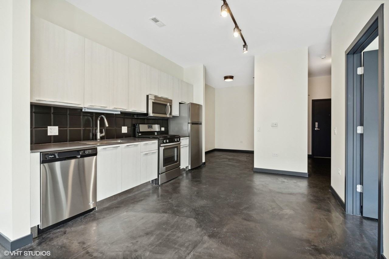 1647 N Milwaukee Ave #404 - Photo 7 of 10