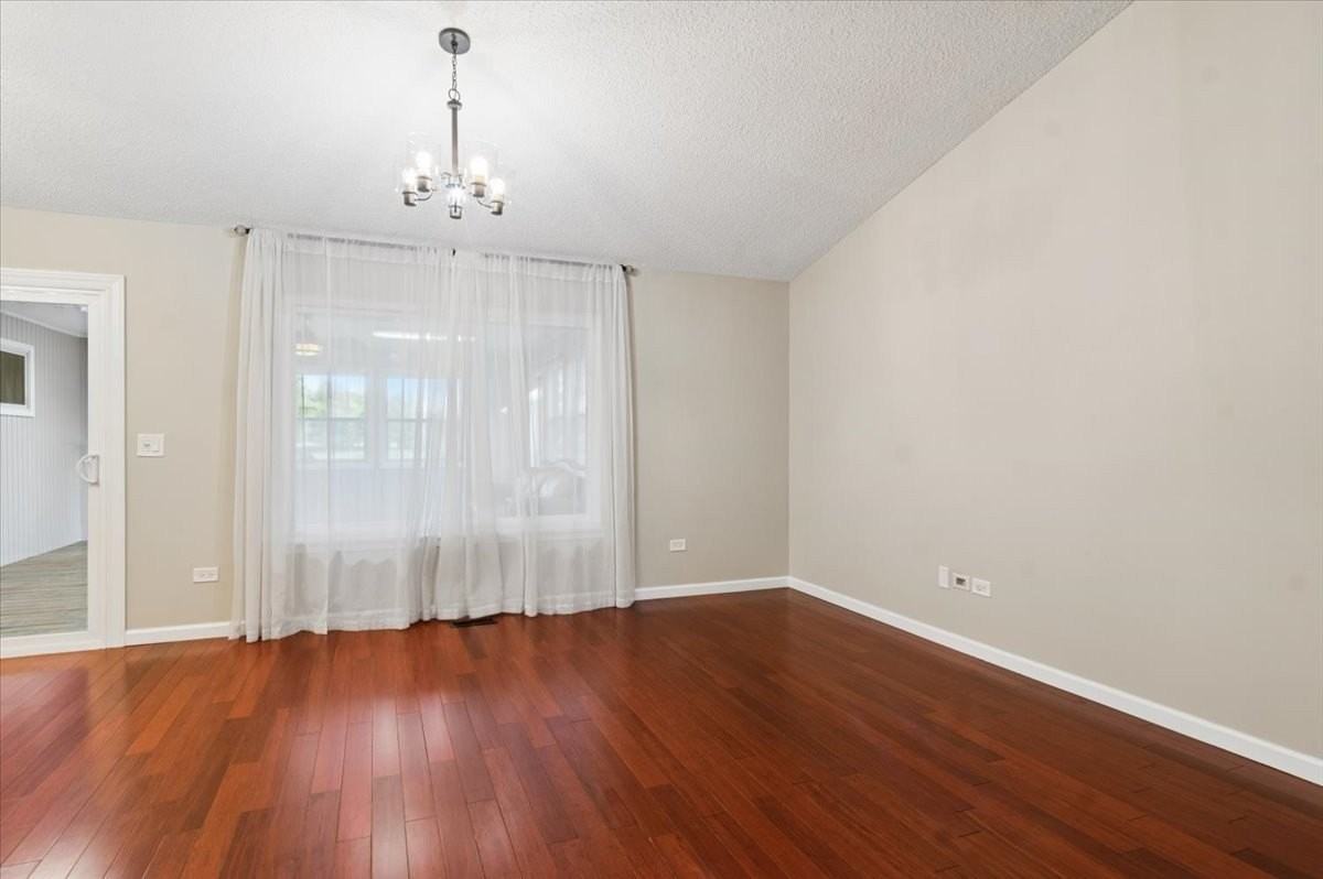 512 Lyon Dr #512 - Photo 3 of 17