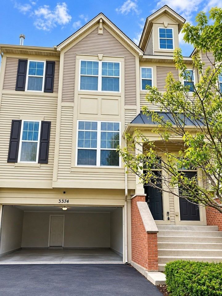 3374 Bradbury Cir