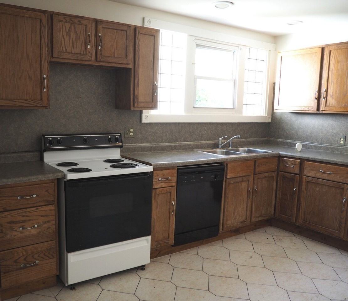 9911 W 143rd St #1 - Photo 5 of 11