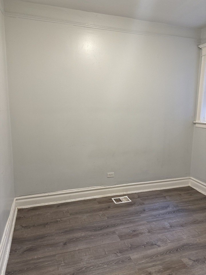 6344 S Eberhart Ave #1 - Photo 5 of 21