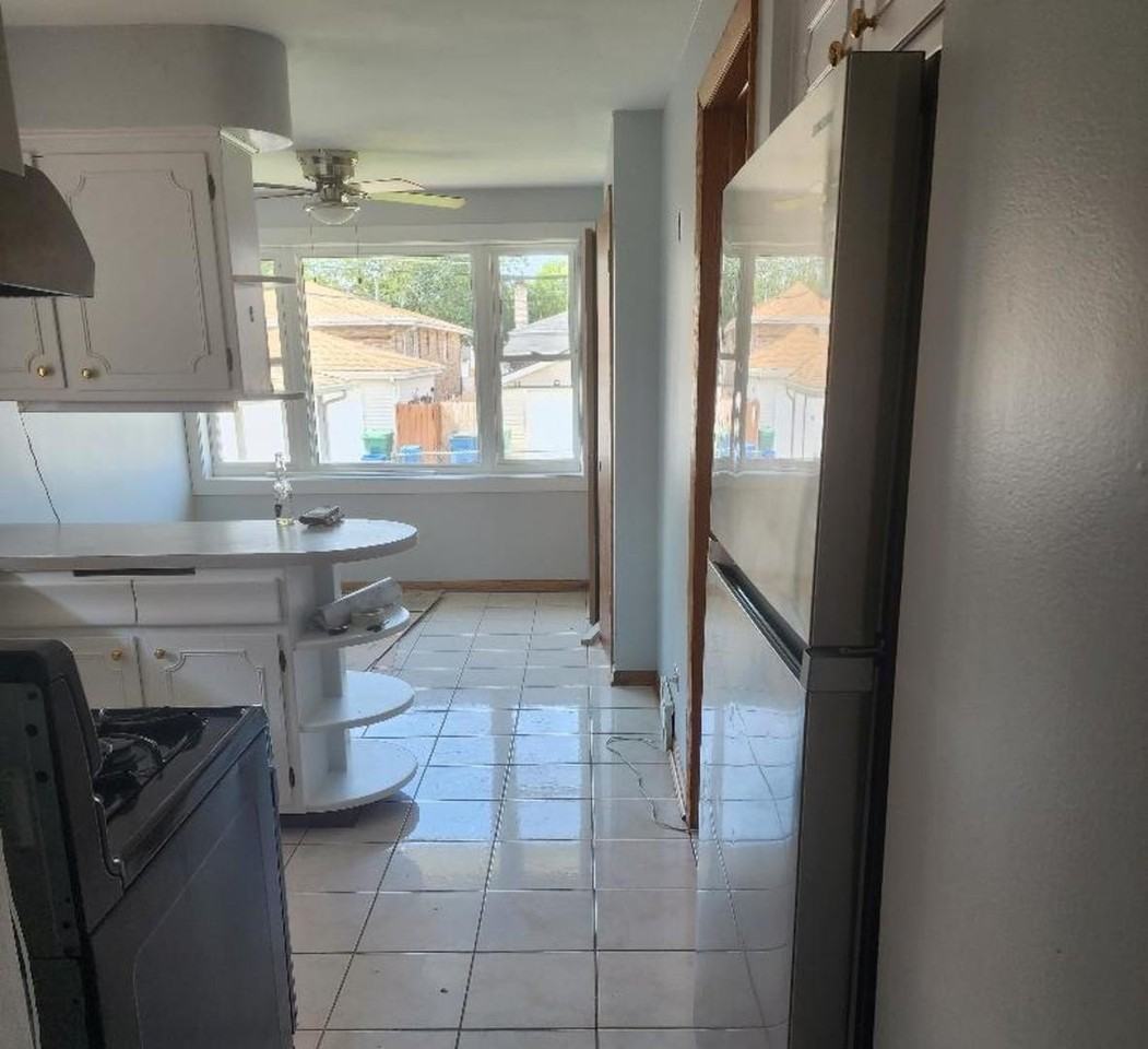 7810 Mayfield Ave - Photo 4 of 19