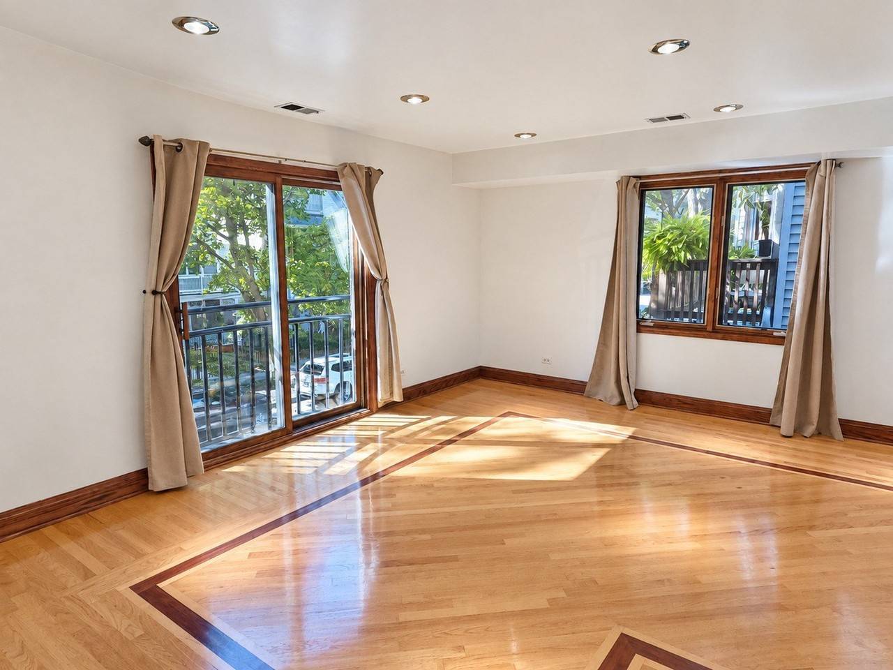 1942 W Melrose St #1 - Photo 3 of 10
