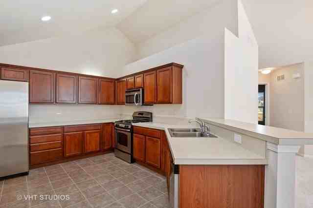 625 Schumann St - Photo 3 of 18