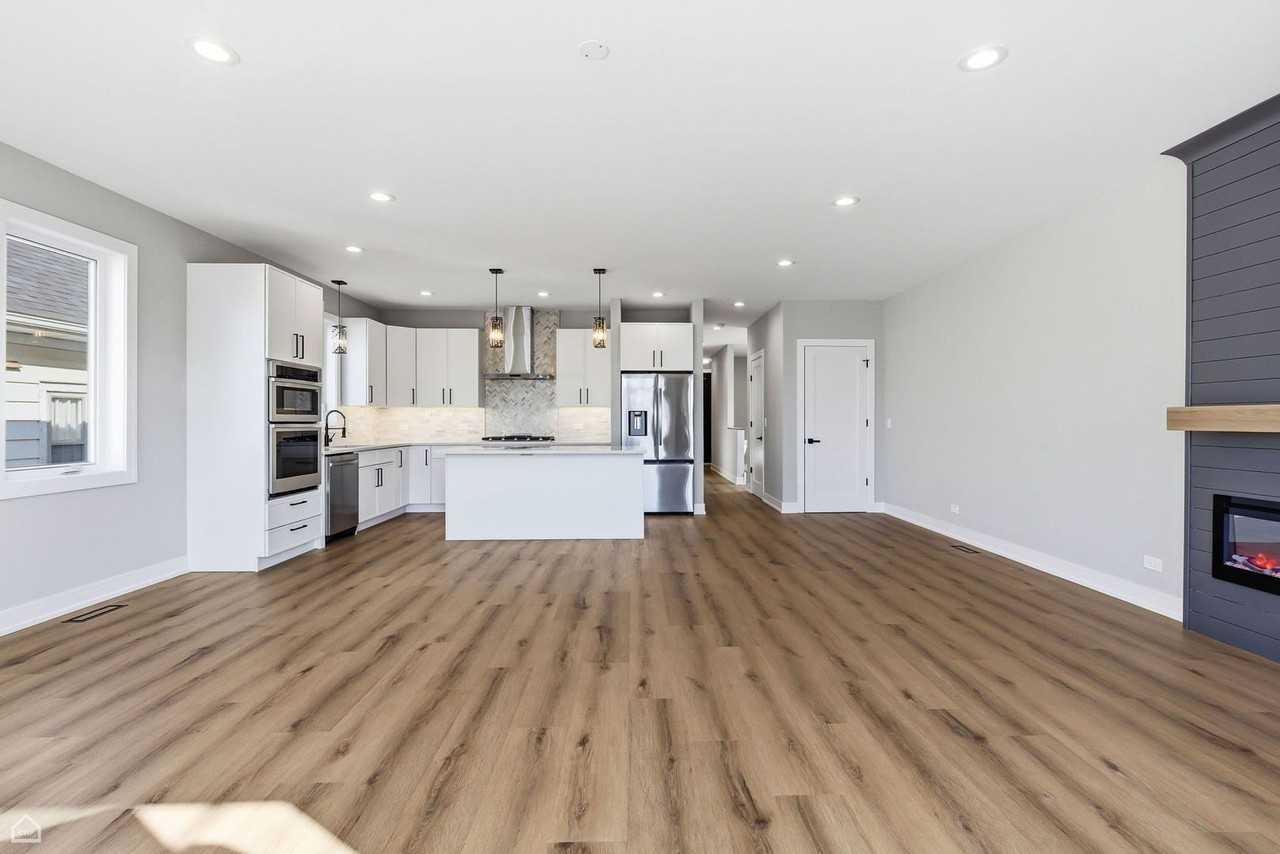 2724 Budd St - Photo 3 of 30