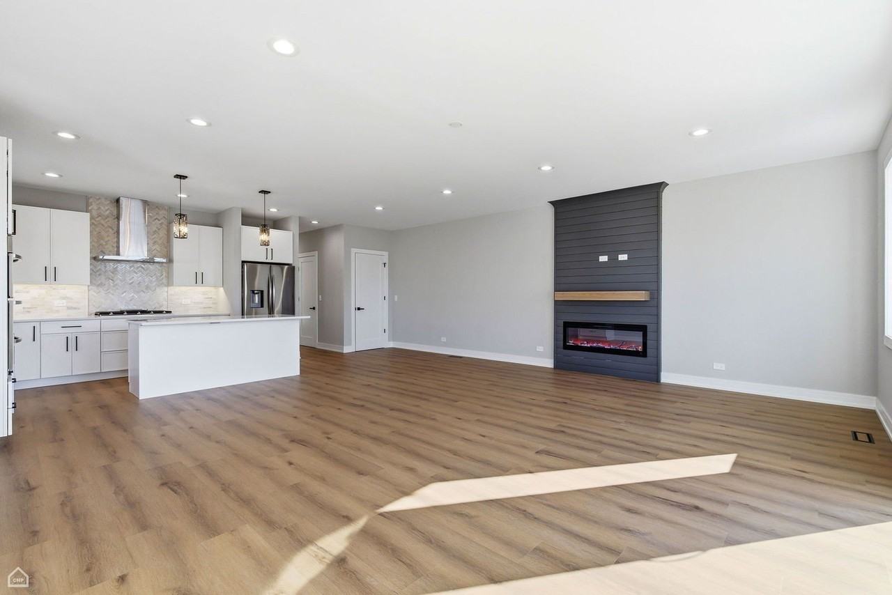 2724 Budd St - Photo 5 of 30