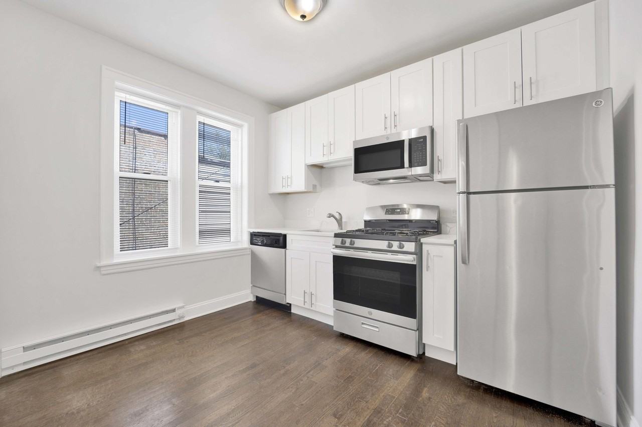 4406 W Altgeld St #2 - Photo 7 of 16