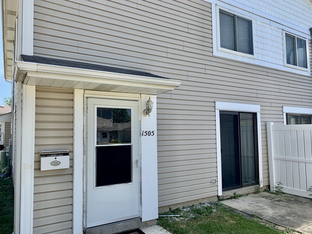 1505 Cornell Ct #2E - Photo 2 of 6