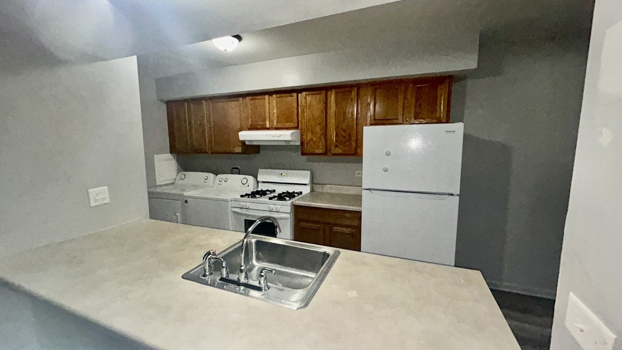 1505 Cornell Ct #2E - Photo 5 of 6