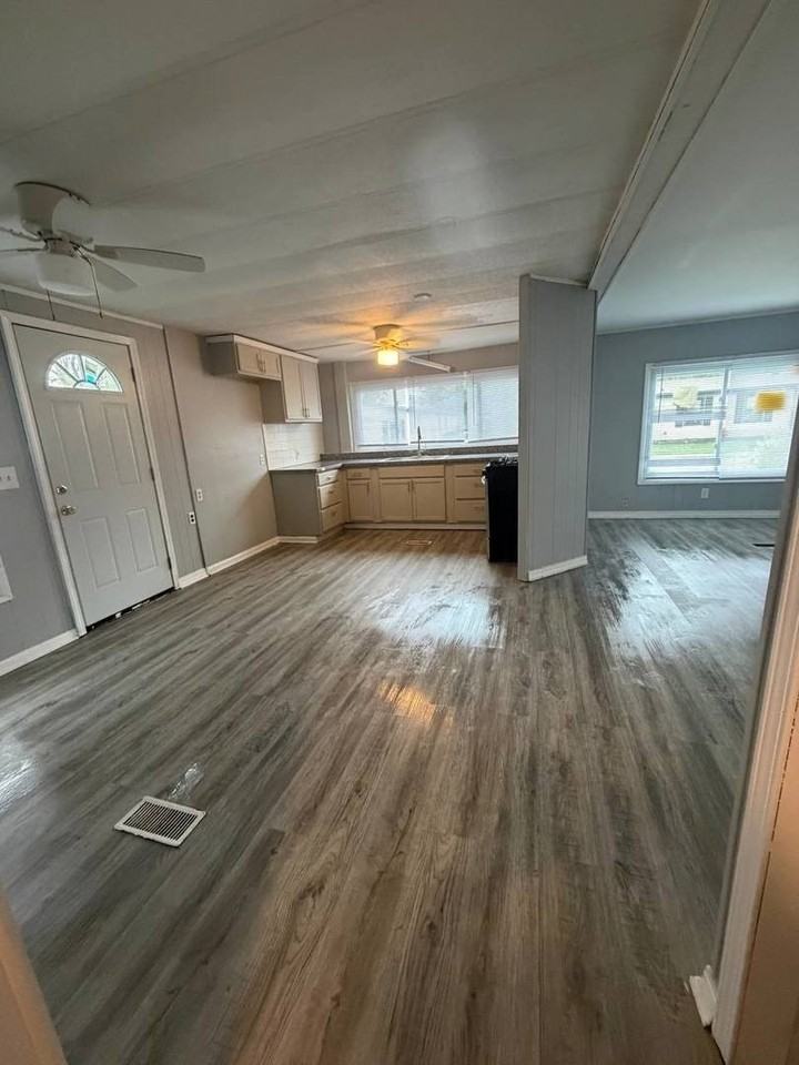 2247 Astor St - Photo 3 of 27