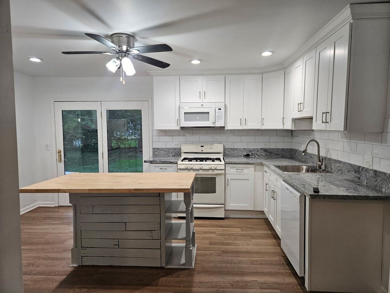 1716 Parklane Ave - Photo 7 of 18