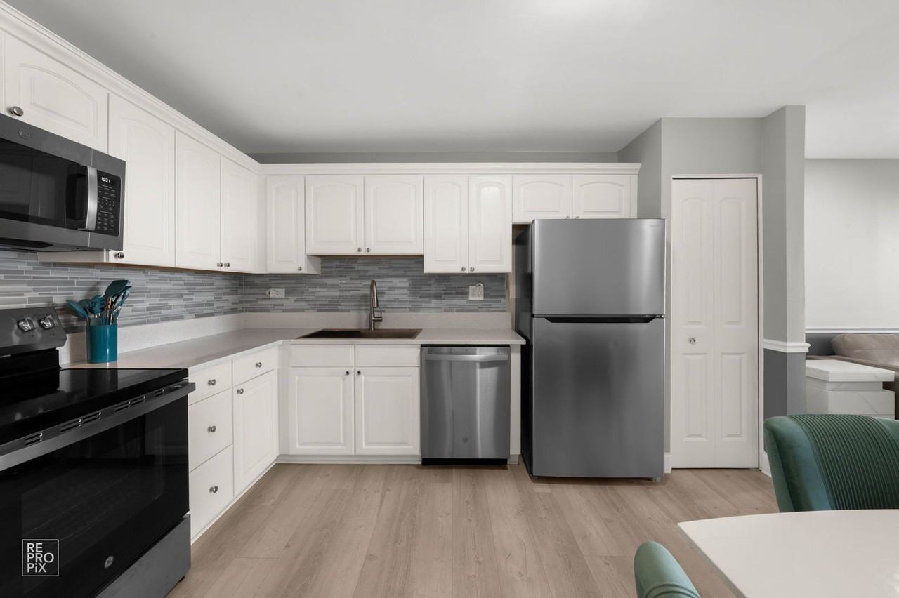 190 S Wood Dale Rd #706 - Photo 4 of 15