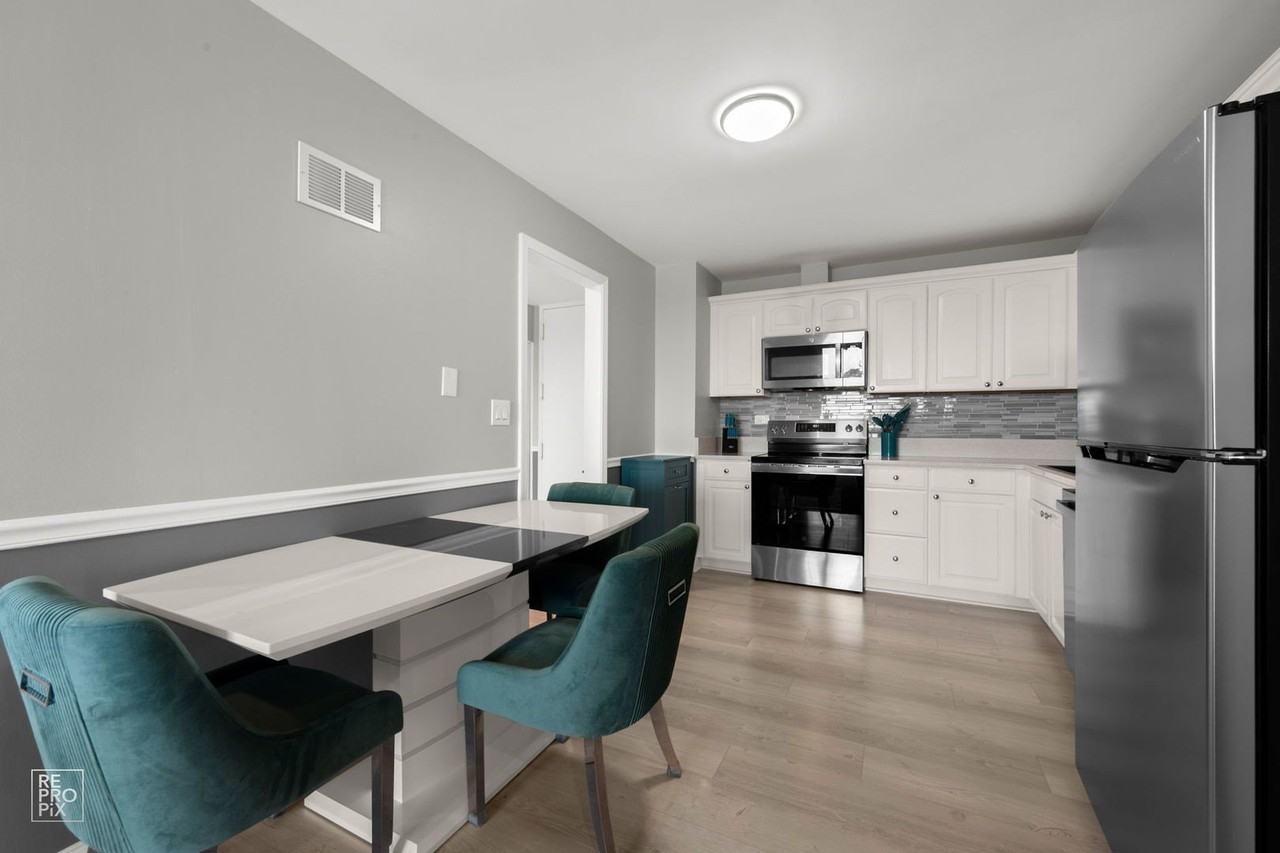 190 S Wood Dale Rd #706 - Photo 5 of 15