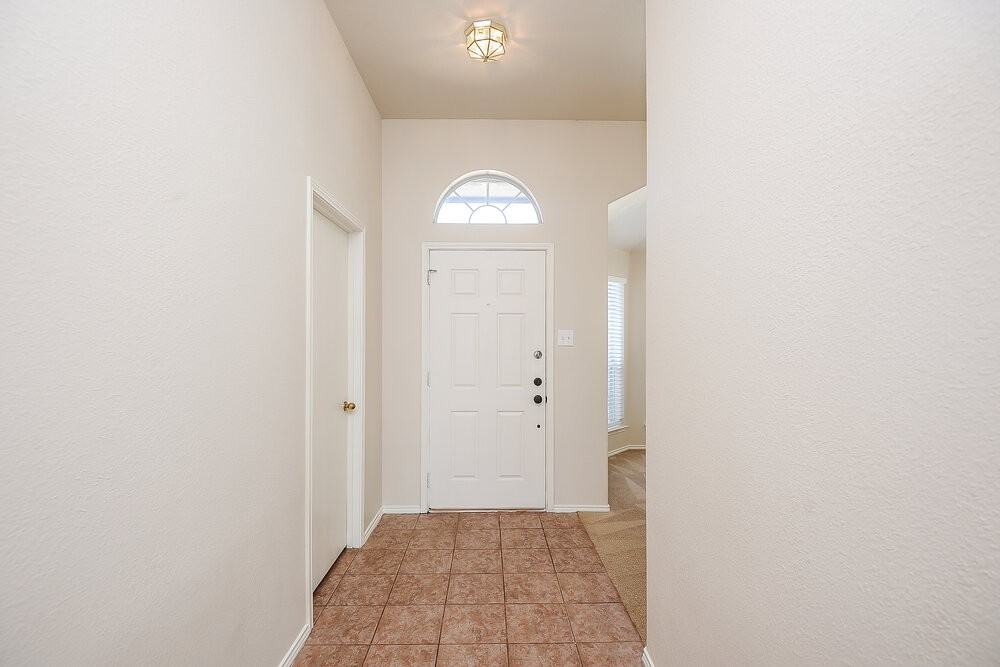 10776 Braemoor Dr - Photo 3 of 16